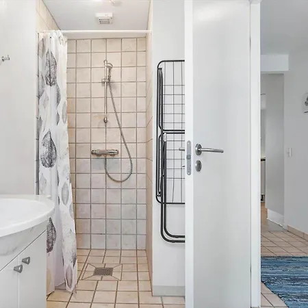 M361-vaeggerlose-marielyst-strandvej-63-u Bøtø By