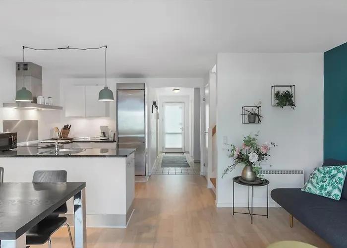 M361-vaeggerlose-marielyst-strandvej-63-u * Boto By